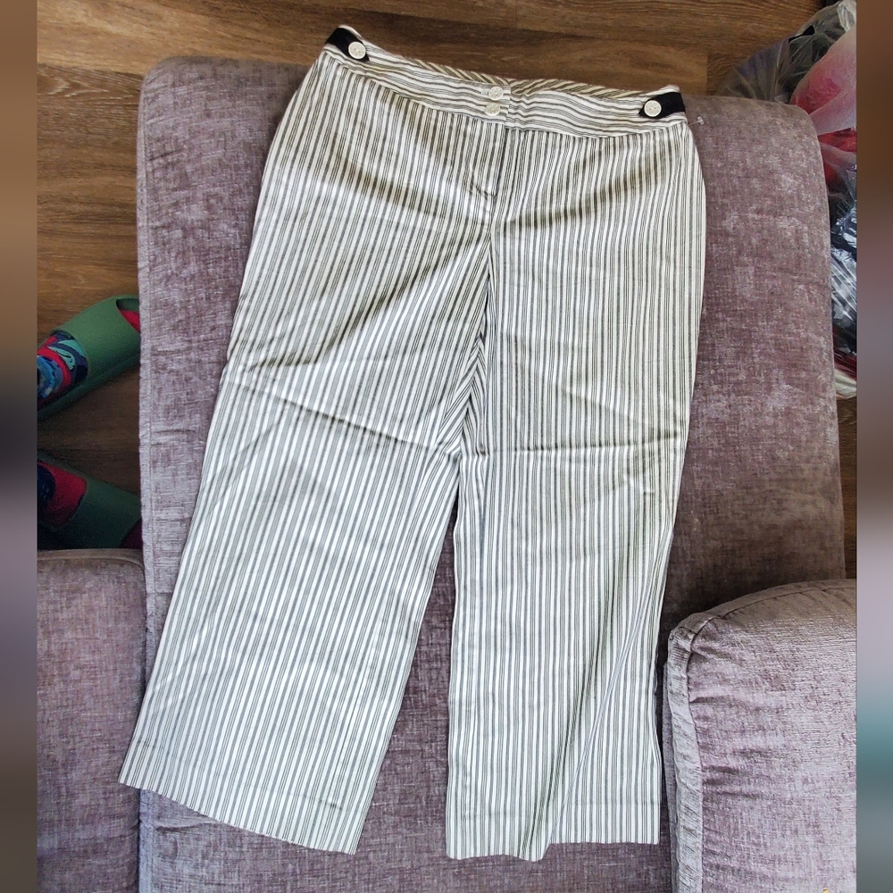 White House Black Market Brand Striped Capris Size 6